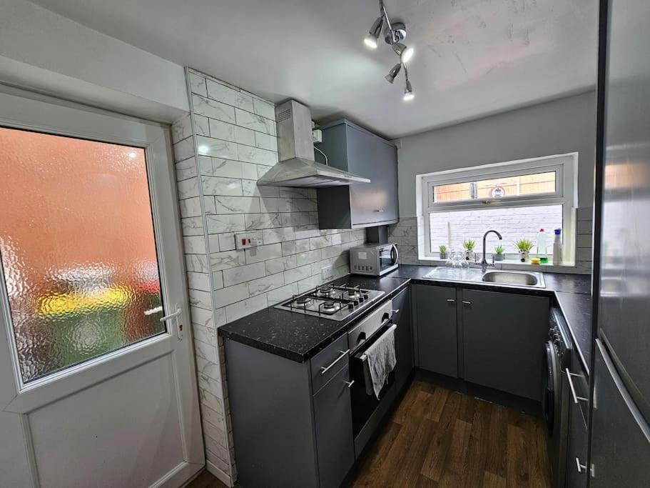 Convenient 3 Bed, Pr1 Near Uclan N Train Station Villa Preston  Eksteriør bilde